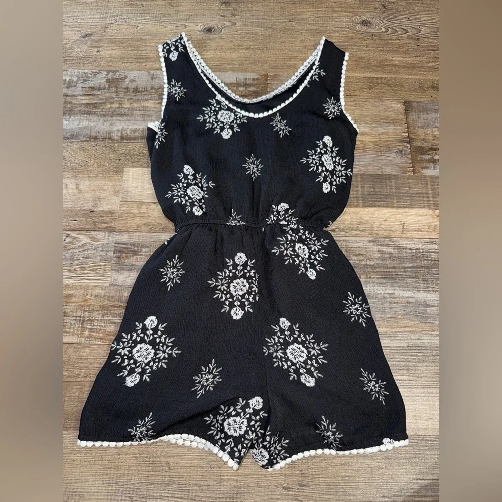 Paper Doll Girls Floral Romper Size 10 Black White Boho Pom Trim